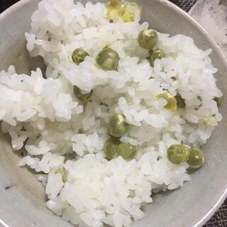 季節の♫グリーンピースご飯♫豆ご飯